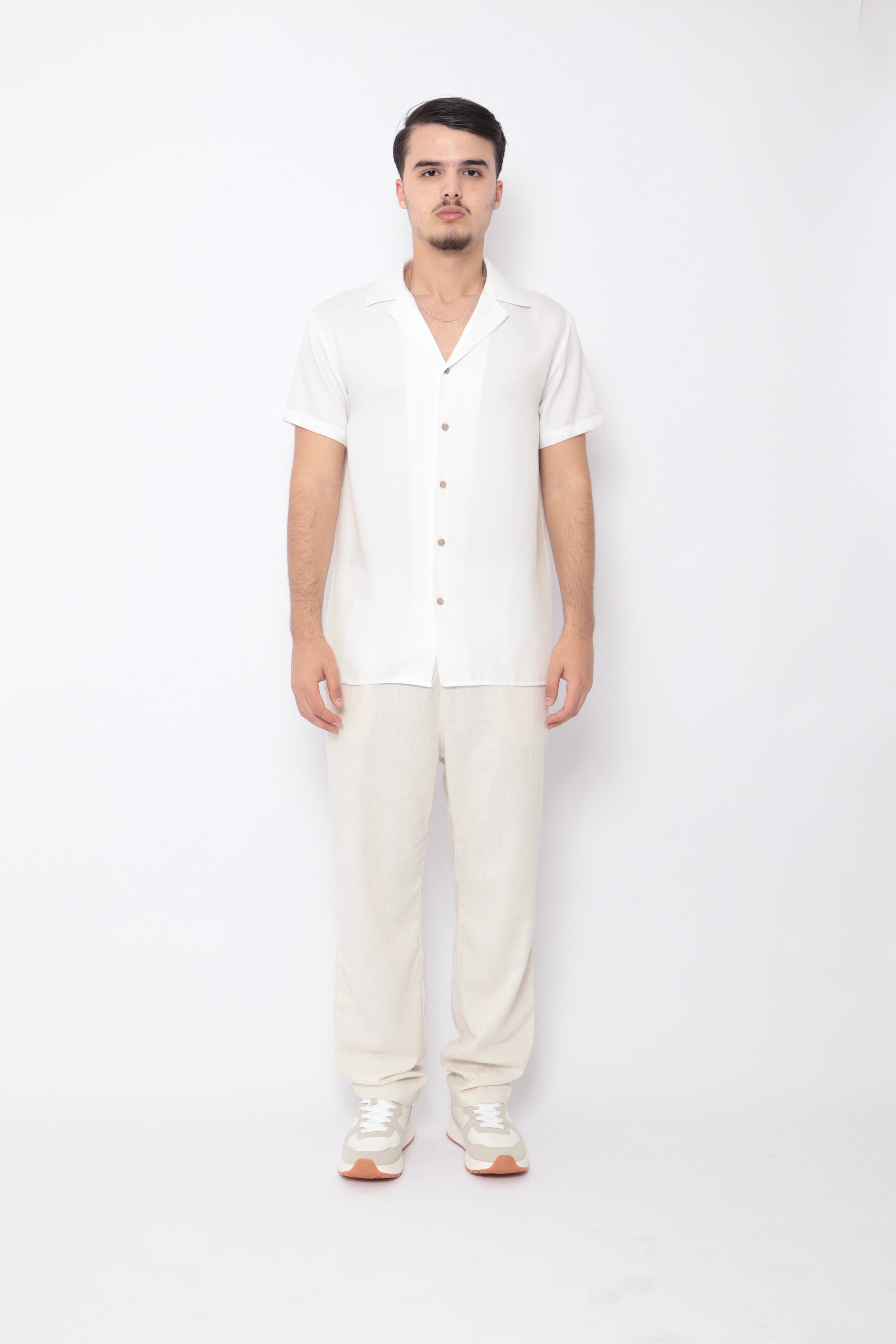 Chemise légère blanche de la marque NO LIMIT, vue de face avec col et manches, tissu fluide et élégant.