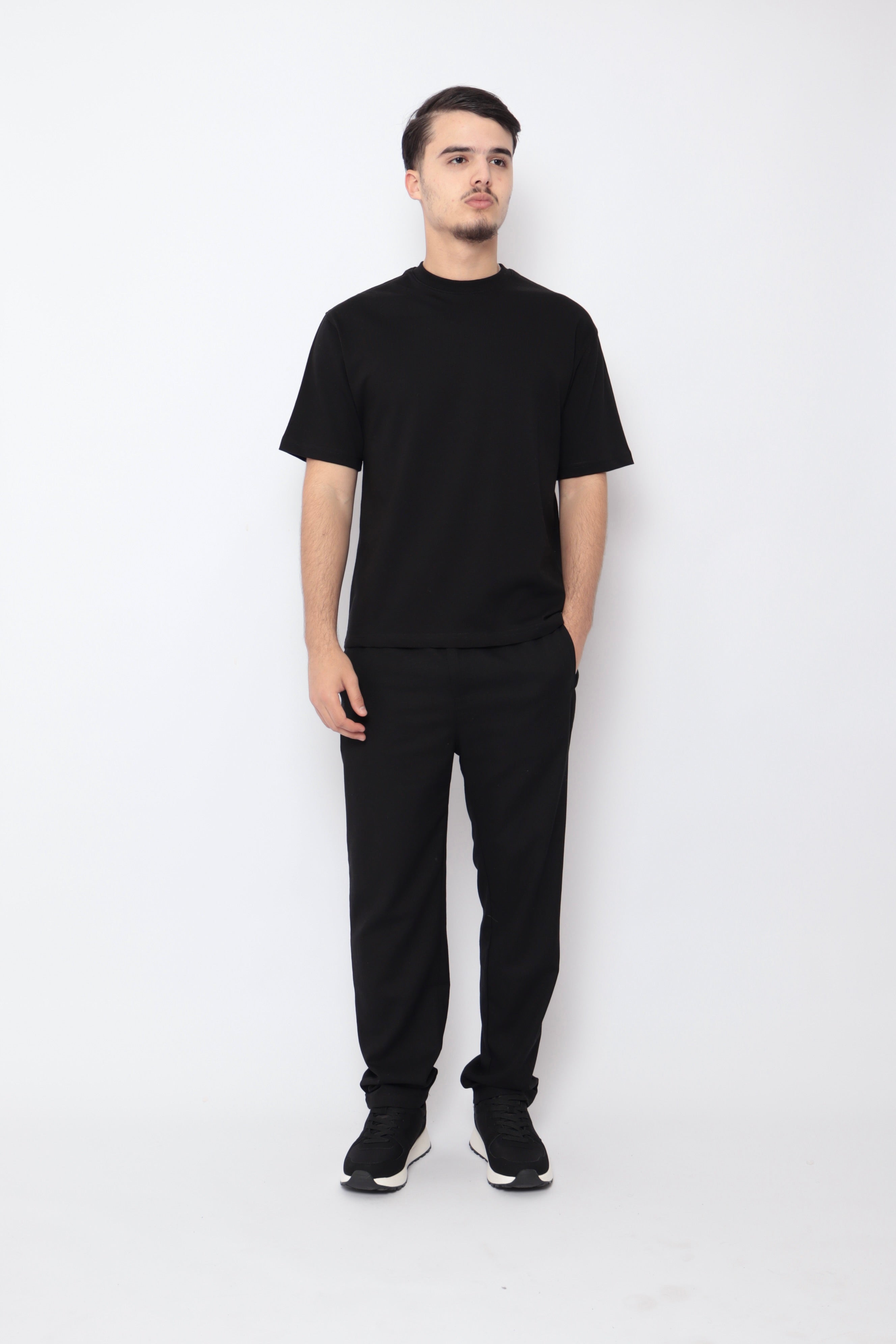 Pantalon effet lin noir de la marque NO LIMIT, vue de face, en tissu léger et élégant.