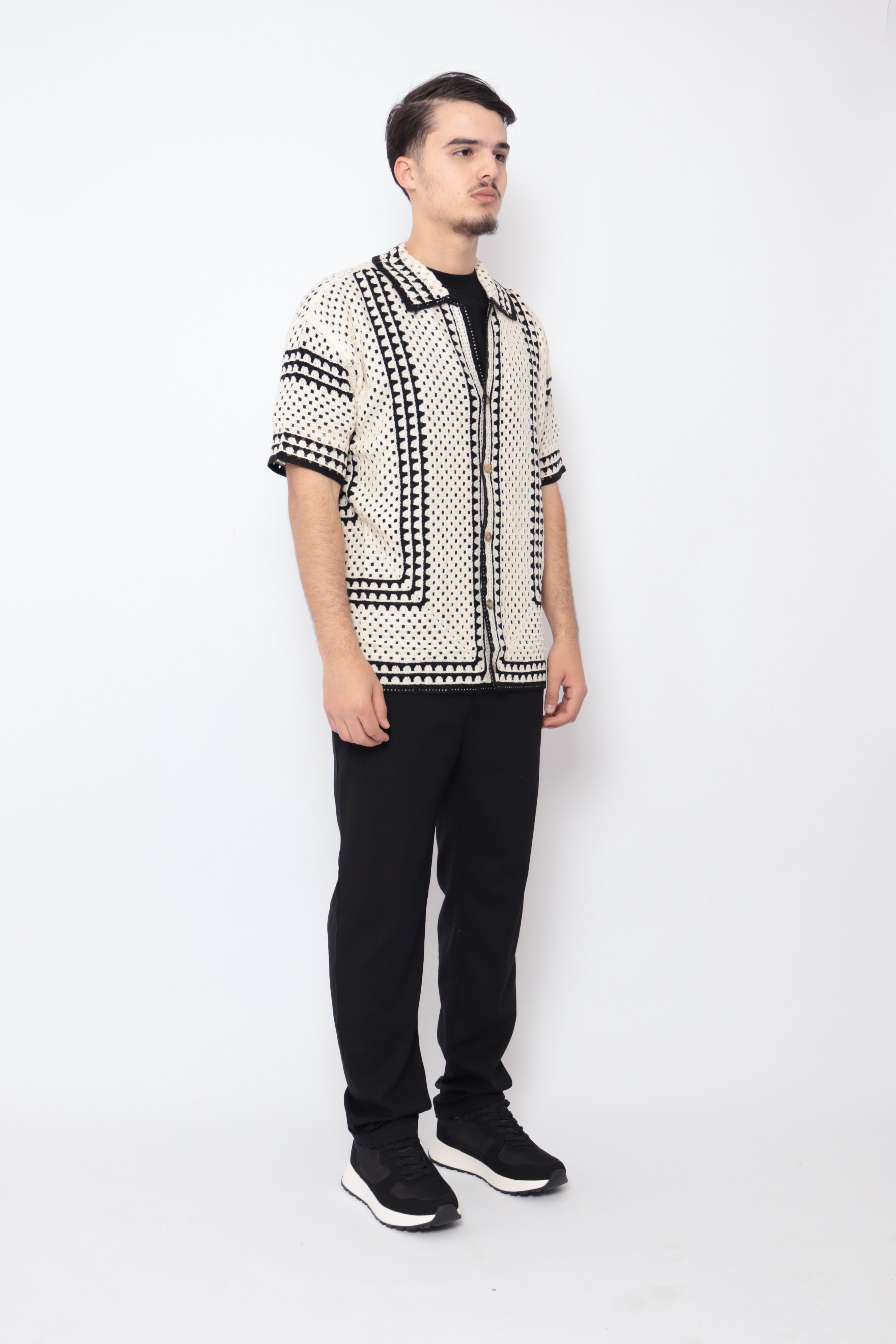 Chemise ajourée beige de style carré, marque NO LIMIT, avec détails en tissu léger et motifs ajourés visibles sur l'image.