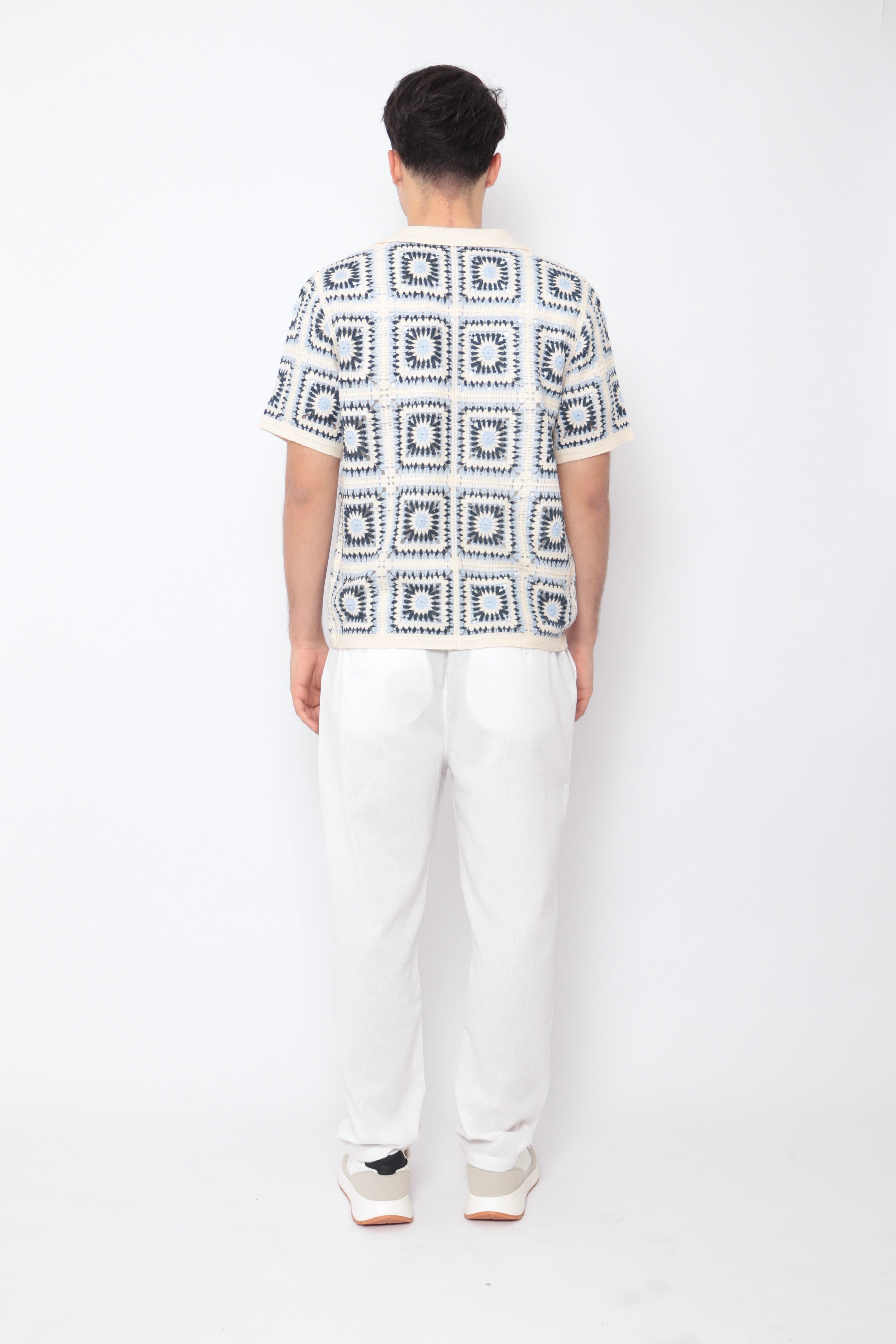 Chemise ajourée carré bleu de la marque NO LIMIT, détail de la texture en tissu léger et élégant.
