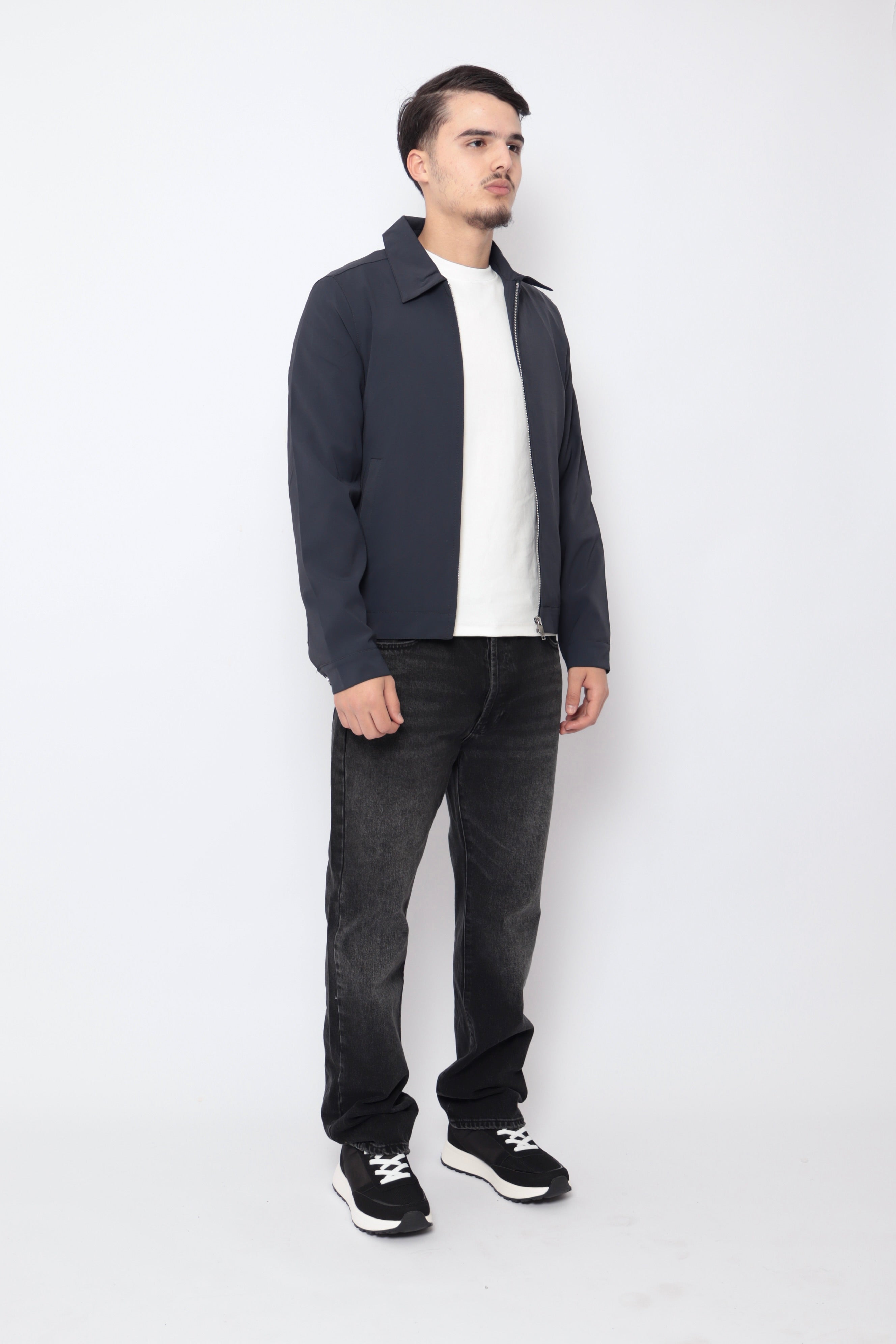 Veste classique NO LIMIT bleu marine, vue en gros plan, avec col et bouton, en tissu léger pour un style élégant.