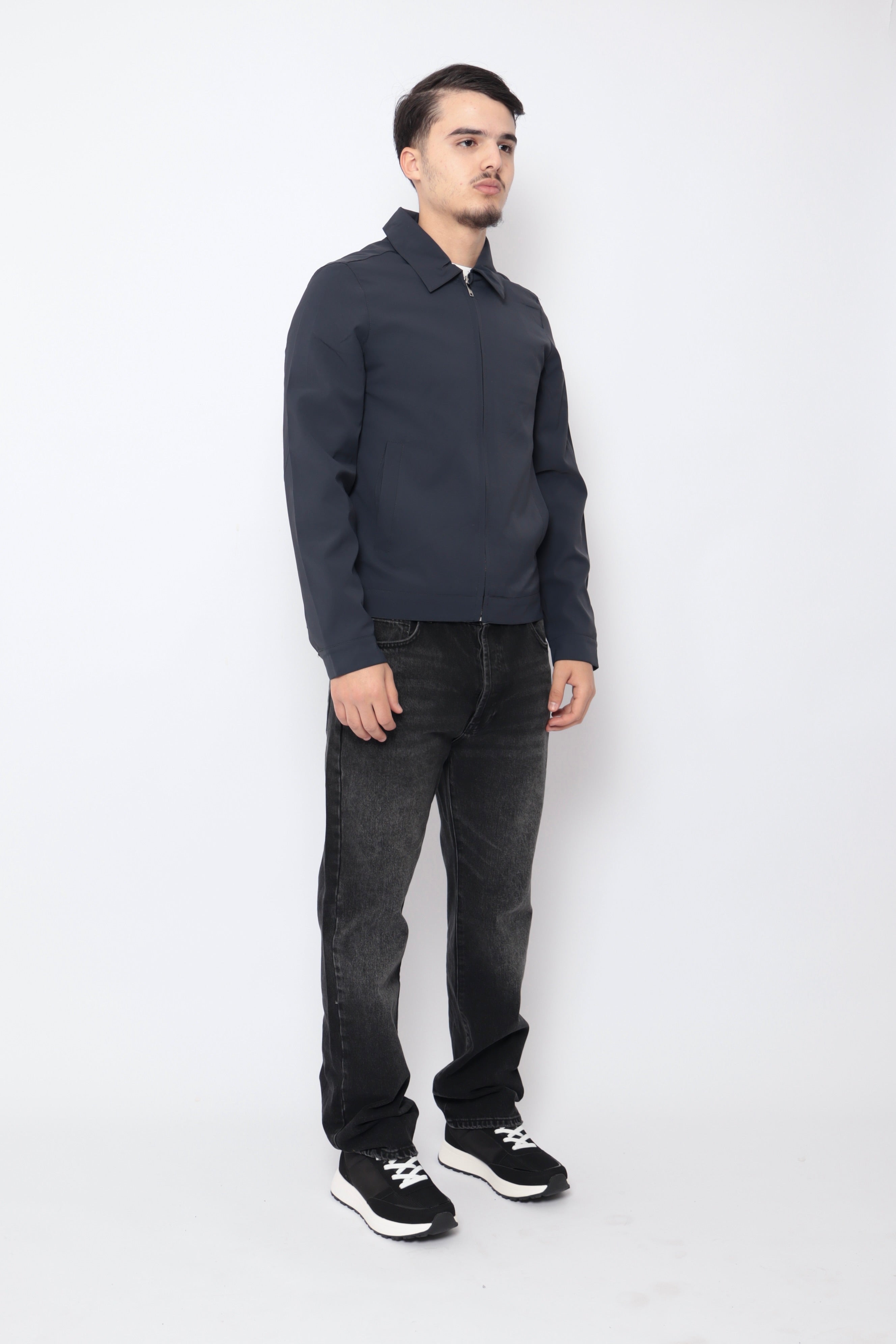 Veste classique NO LIMIT bleu marine, vue en gros plan, avec col et boutons visibles, style élégant et intemporel.