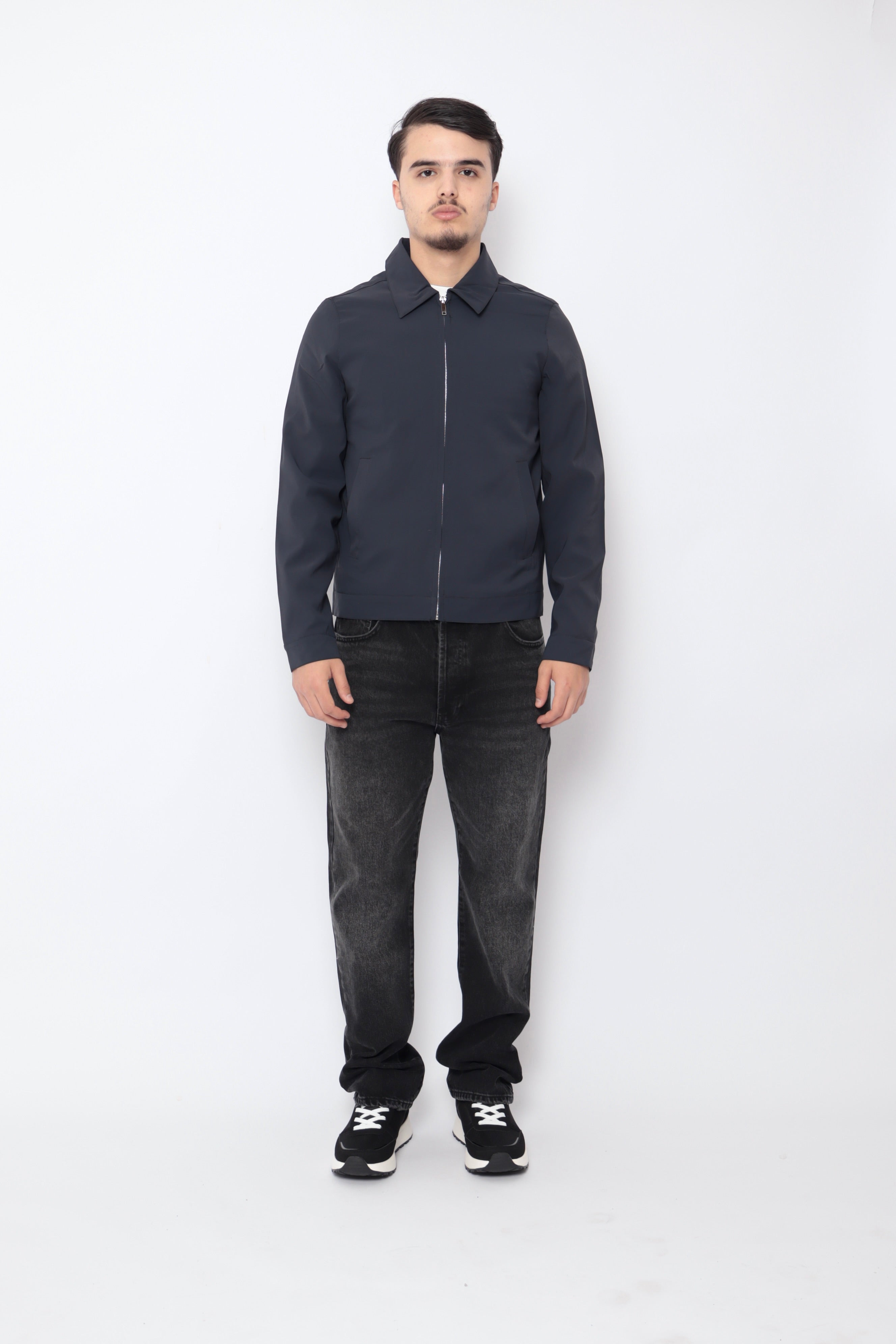 Veste classique NO LIMIT bleu marine, vue de face avec col et boutons visibles, tissu élégant et coupe ajustée.