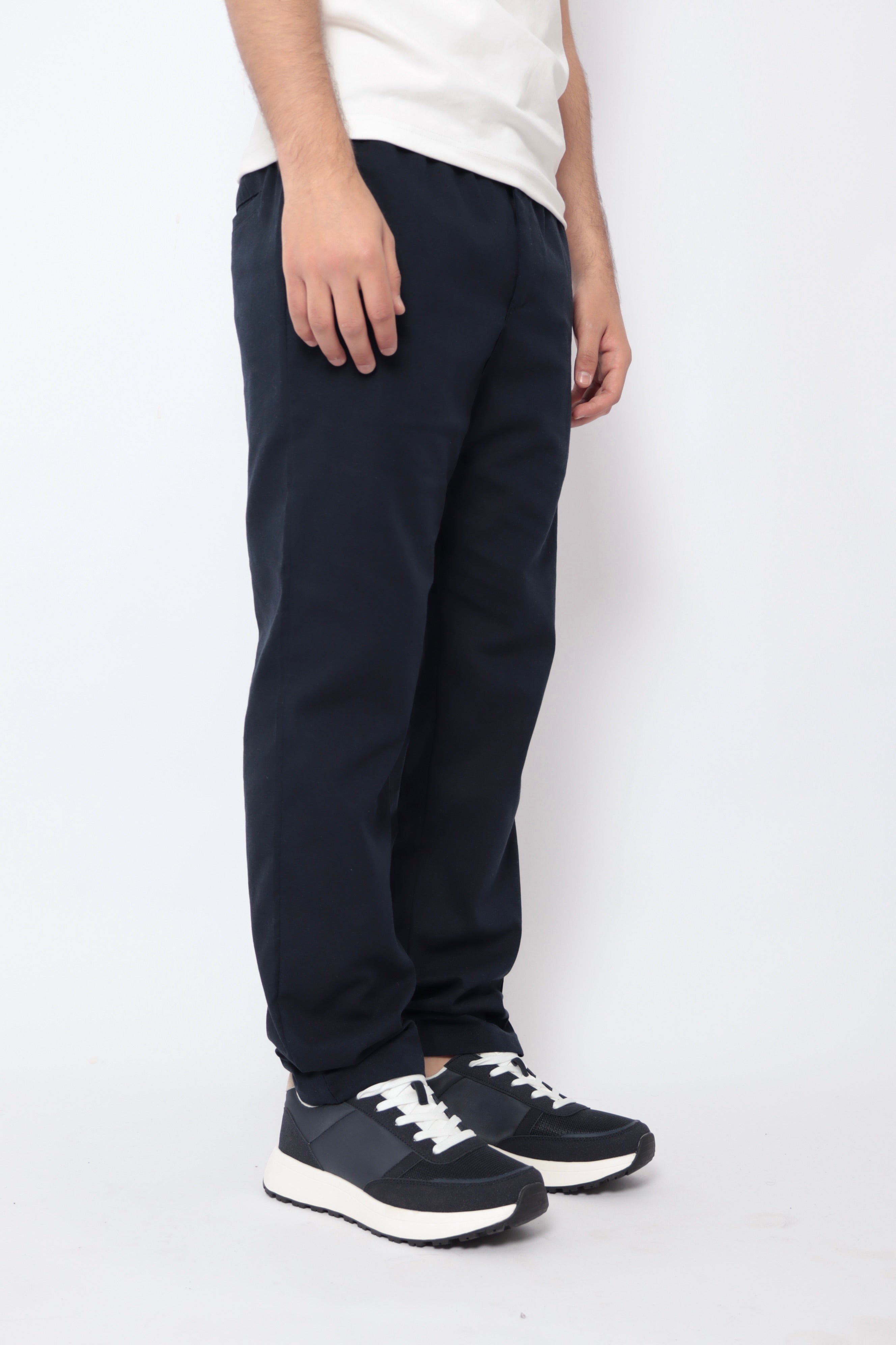 Pantalon effet lin bleu marin de la marque NO LIMIT, vue de face, détails du tissu léger et confortablement ajusté.