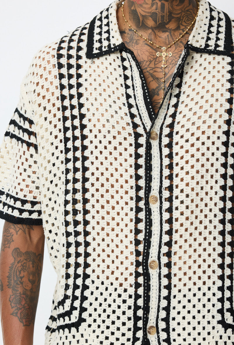 Chemise ajourée beige de style carré de la marque NO LIMIT, détails en tissu léger et motifs ajourés visibles sur la chemise.