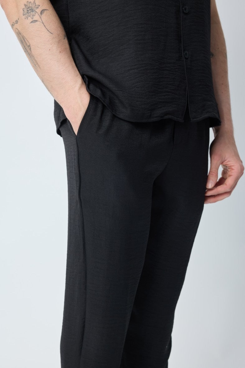 Ensemble Marseille noir de la marque NO LIMIT, vêtements élégants pour hommes, détails visibles sur l'image.