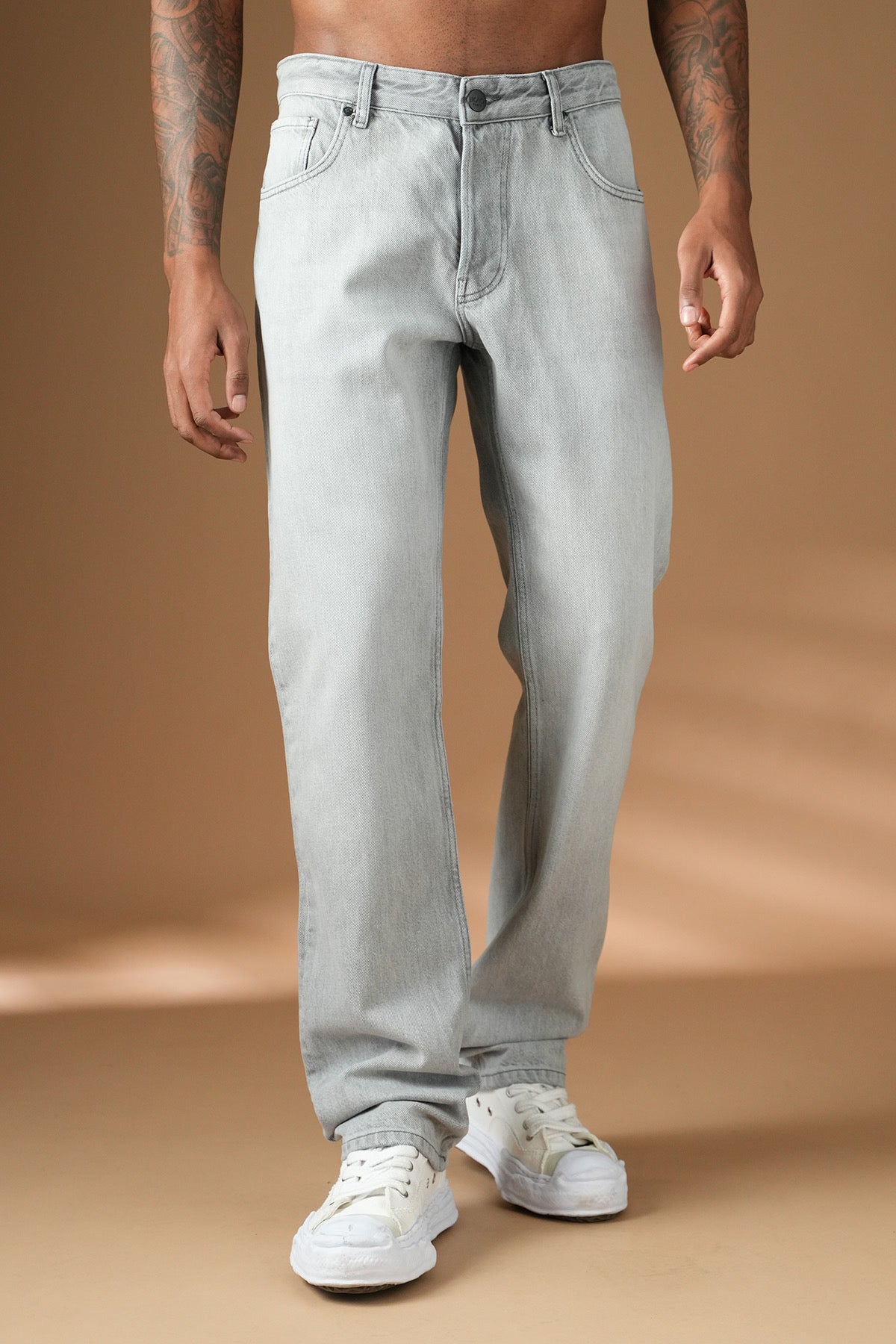 Jean regular gris NO LIMIT, style décontracté, vue de face montrant la coupe classique et la texture du tissu.