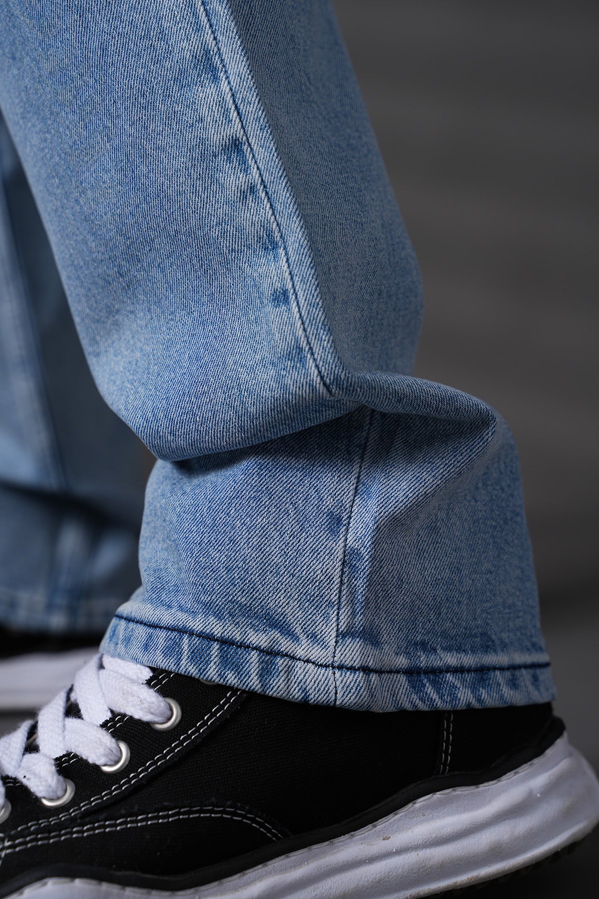 Jeans regular bleus de la marque NO LIMIT, coupe classique, détails en denim visible sur l'image.
