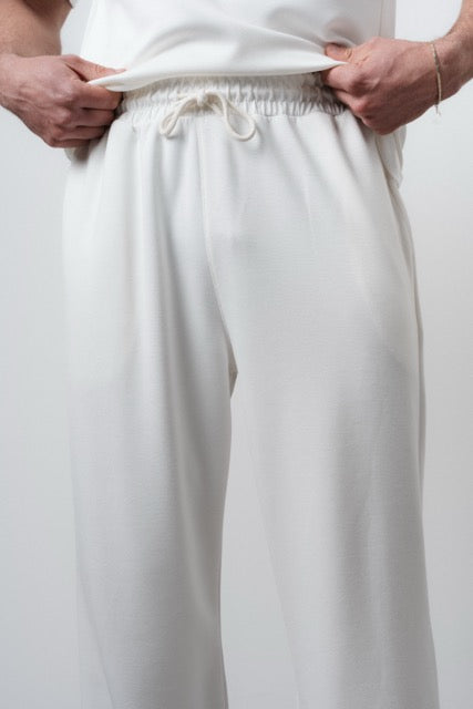 Ensemble lyon blanc NO LIMIT, vêtements pour femmes, montrant la veste et la jupe en tissu blanc.