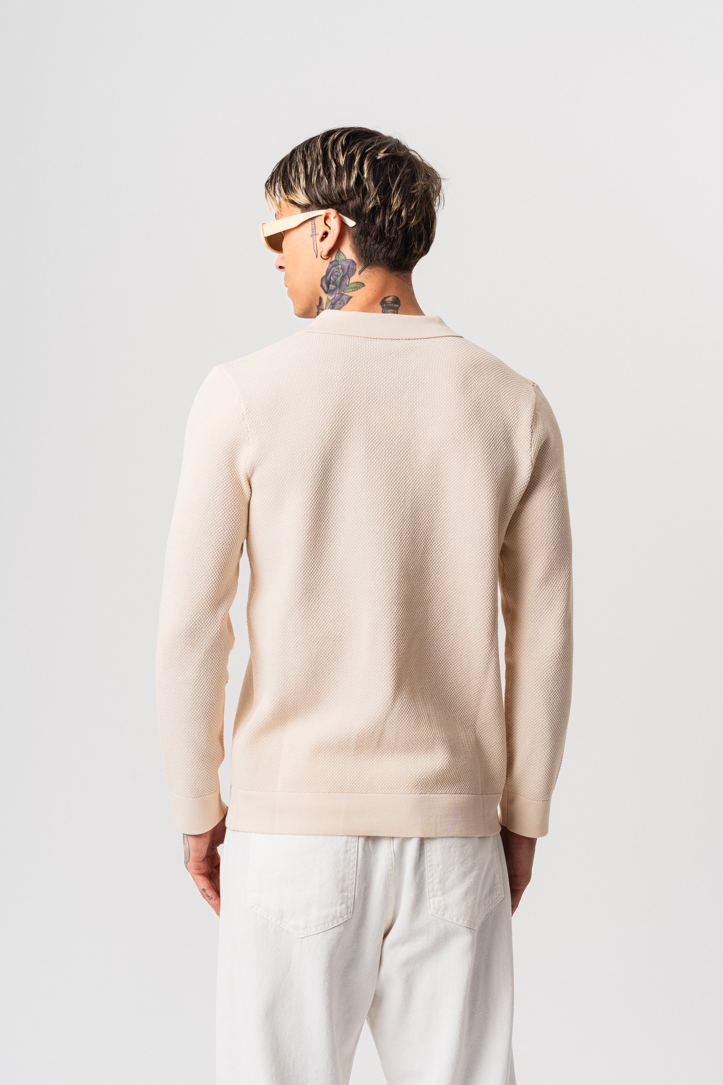 Polo alvéolé beige à boutons NO LIMIT avec manches longues, coton confortable, détail de boutons sur le devant.