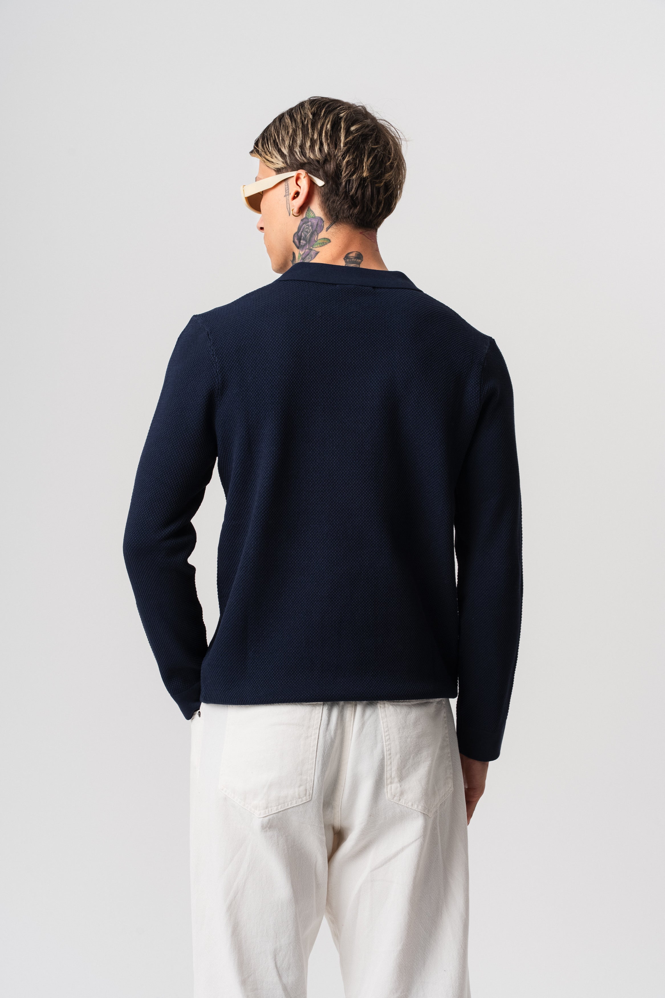 Polo à manches longues texturé bleu marine de la marque NO LIMIT avec zip, vue de face.