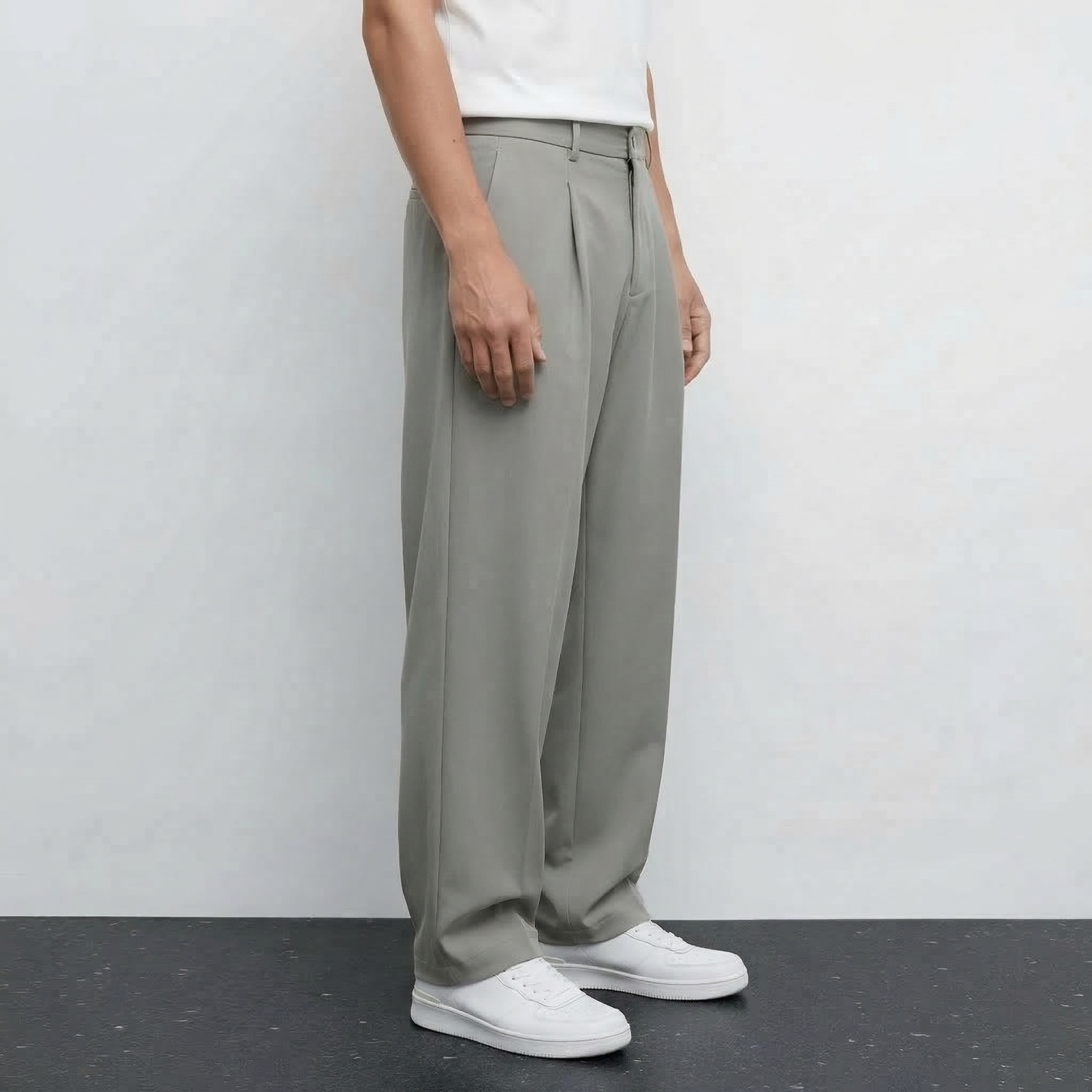 Pantalon taupe NO LIMIT, style décontracté, coupe droite, tissu confortable, porté sur un mannequin.