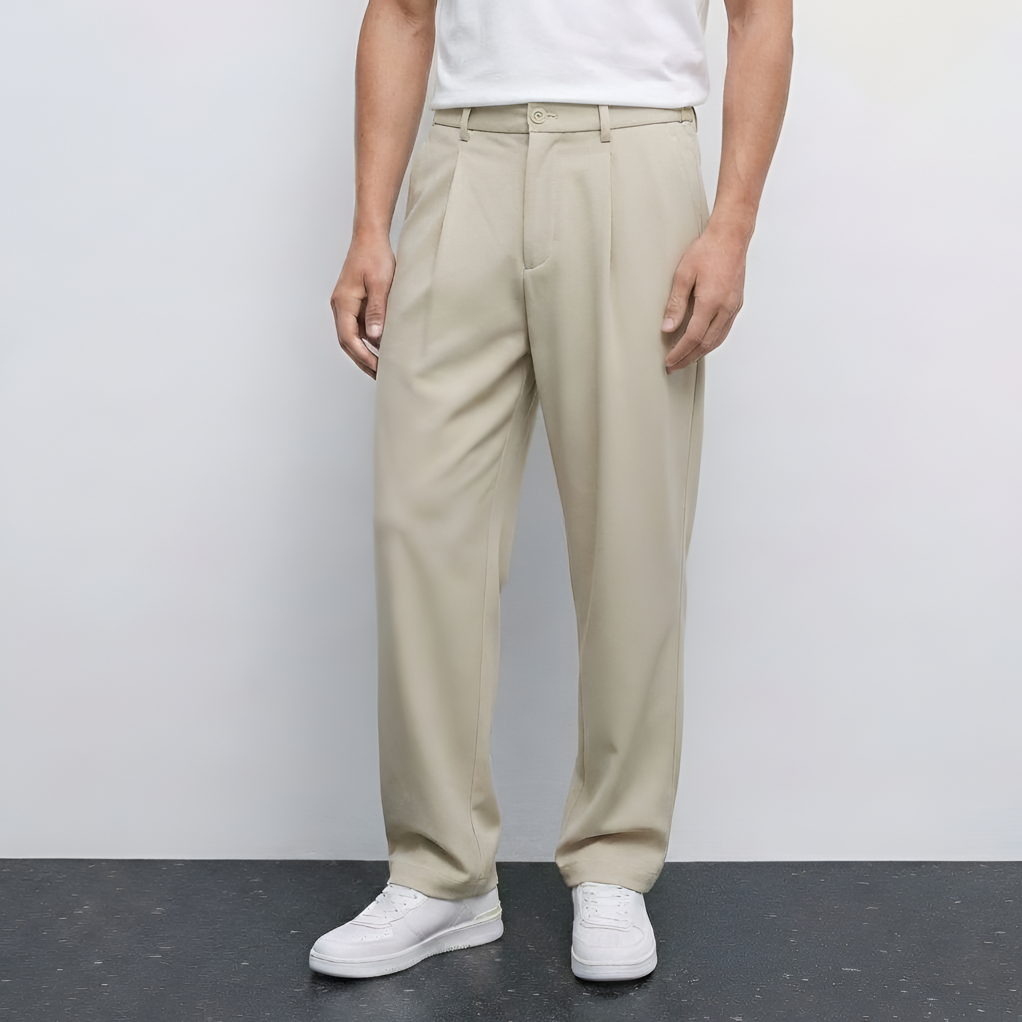 Pantalon beige NO LIMIT, style décontracté, tissu léger, visible sur un mannequin avec poches et ceinture ajustable.