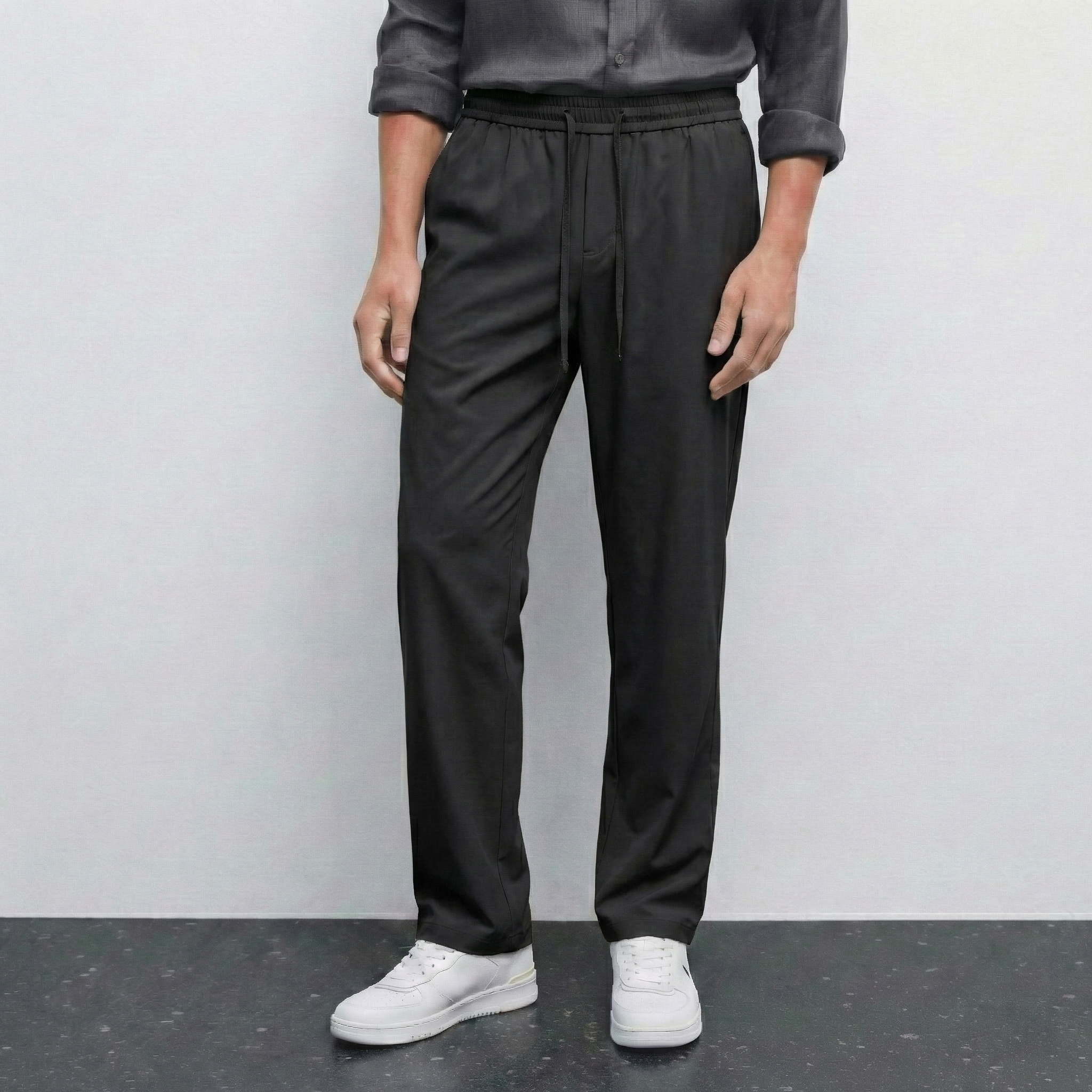 Pantalon noir 17 de la marque NO LIMIT, vue de face, en tissu léger avec ceinture élastique.