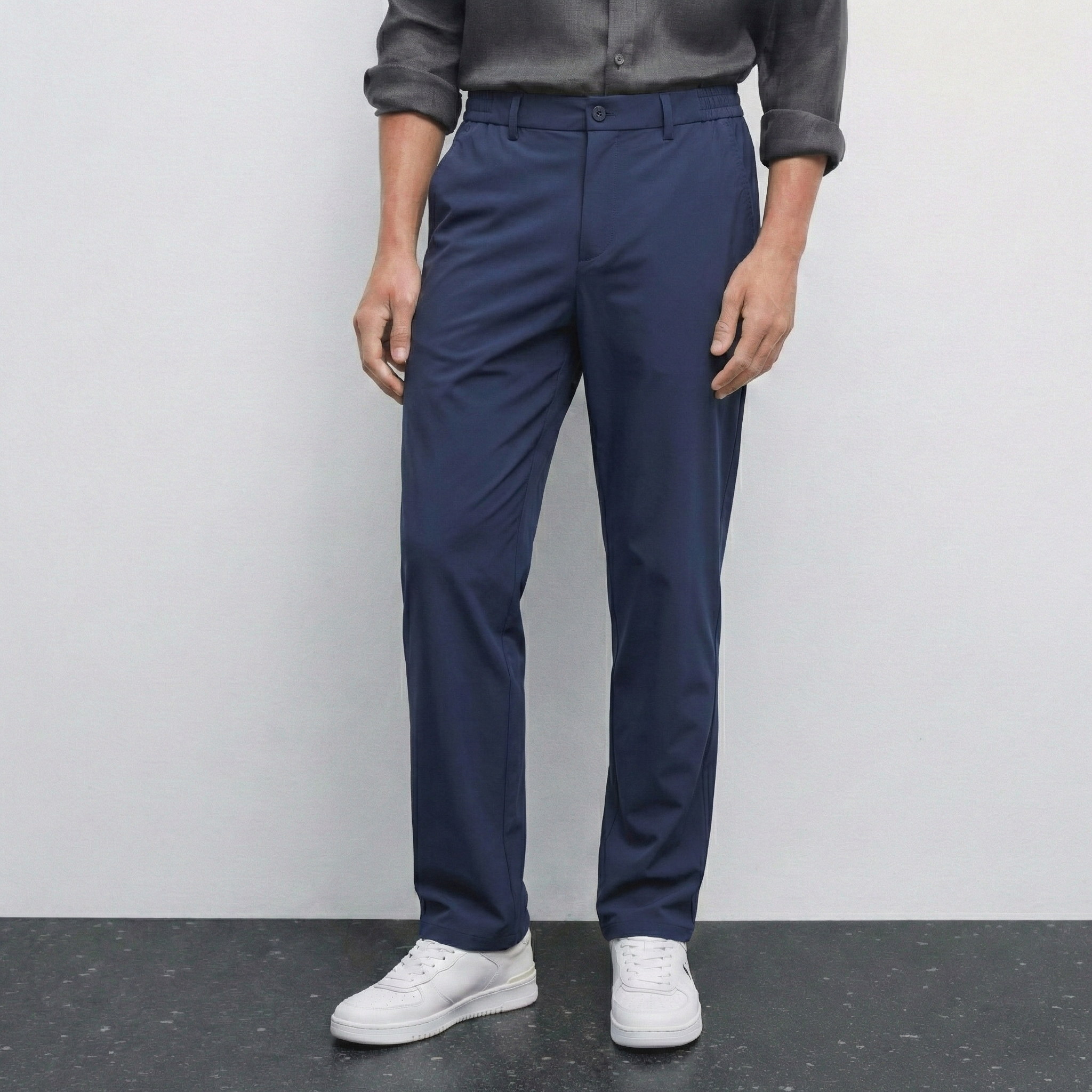 Pantalon bleu marine NO LIMIT, style décontracté, vue de face avec ceinture et poches visibles.