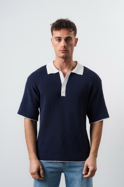 Polo en maille bleu marine à manches courtes de la marque NO LIMIT, vue de face.