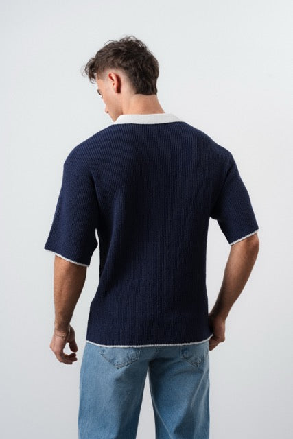 Polo en maille bleu marine à manches courtes de la marque NO LIMIT, vue de face, détails du tissu et col visible.