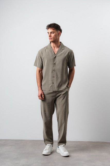 Ensemble Ibiza vert olive de la marque NO LIMIT, vêtement tendance pour un style décontracté et élégant.