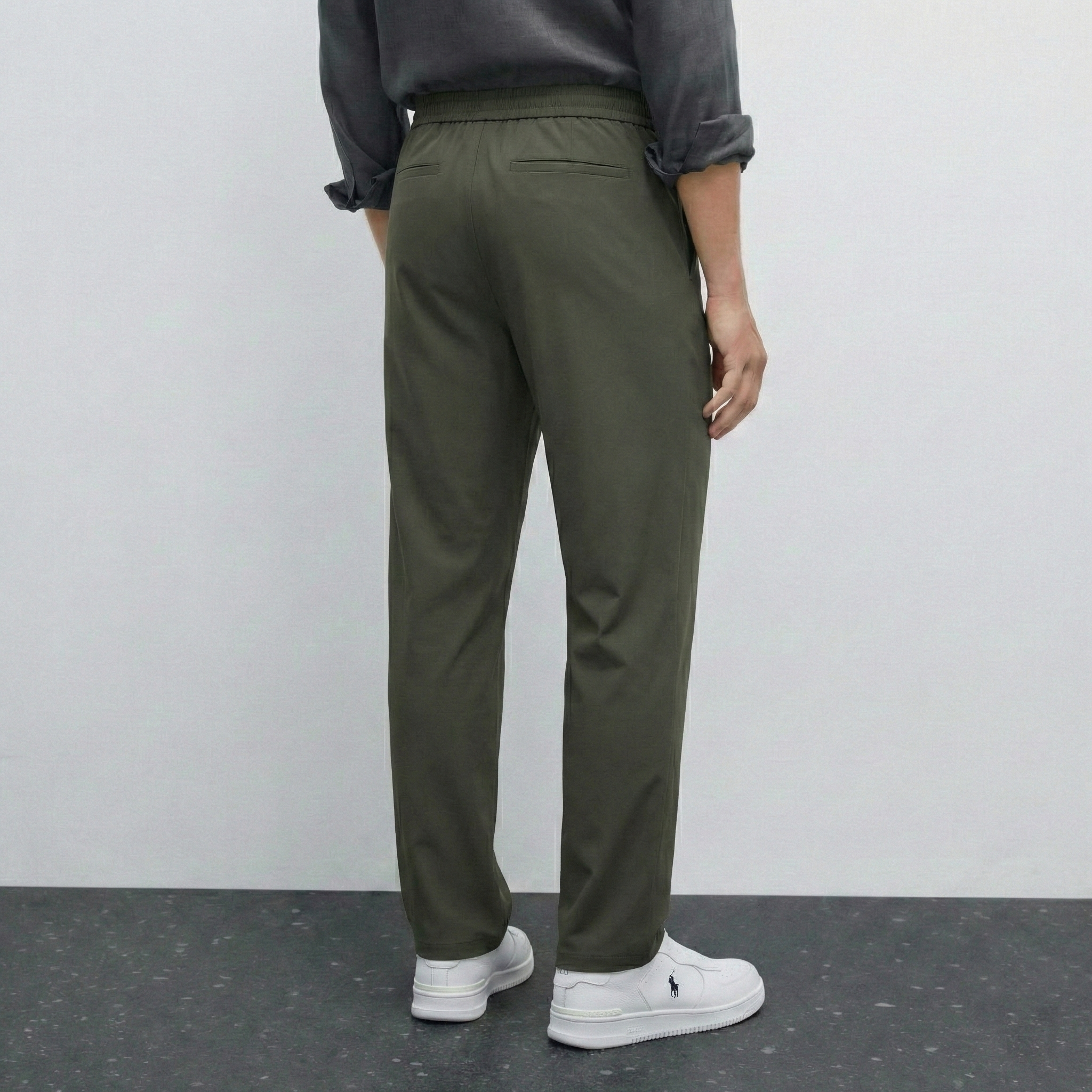 Pantalon kaki NO LIMIT pour homme, coupe classique, tissu confortable, visible en détail sur l'image.