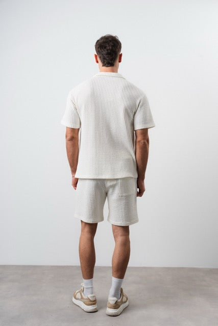 Ensemble maille gaufrée blanc cassé NO LIMIT, vêtement élégant avec texture gaufrée, porté sur mannequin.