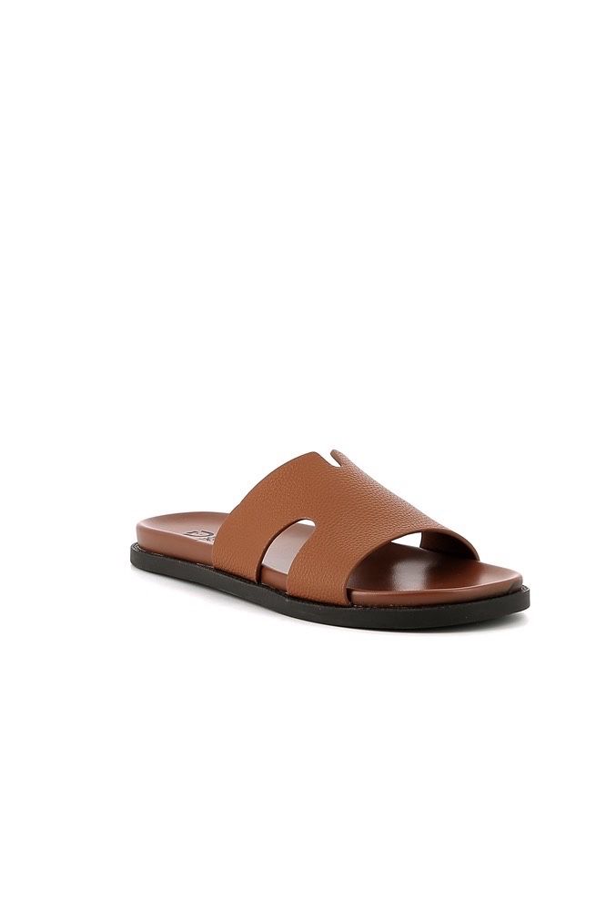Sandales en cuir camel NO LIMIT, baskets élégantes avec design confortable, vues en gros plan sur le matériau et la couleur.