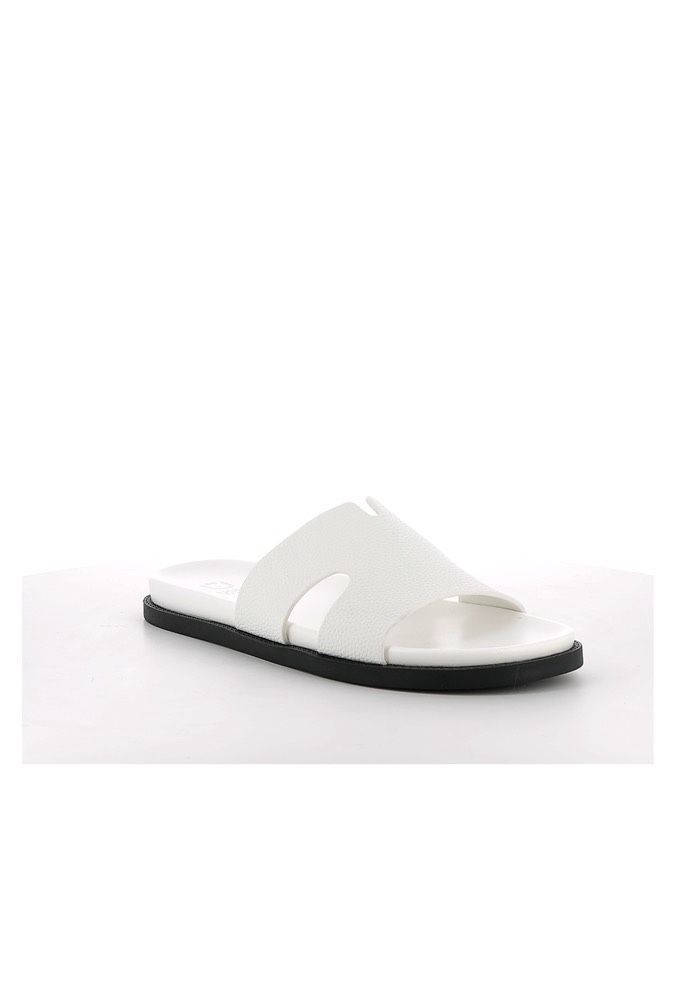 Sandales en cuir blanc de la marque NO LIMIT, baskets élégantes avec design moderne, visibles sur l'image.